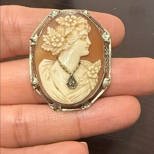 Elegant Cameo Brooch in white gold and Diamond and ivory brooch